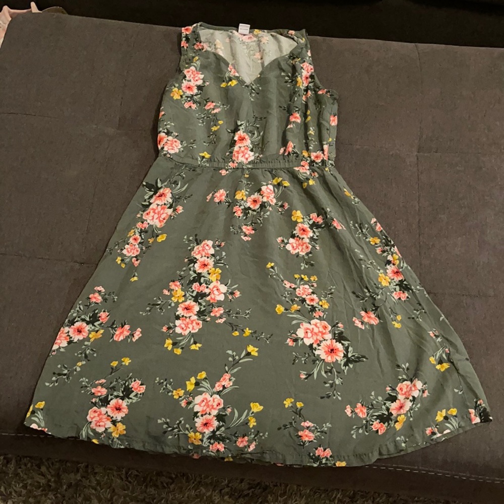 Green and floral dress. Size XS